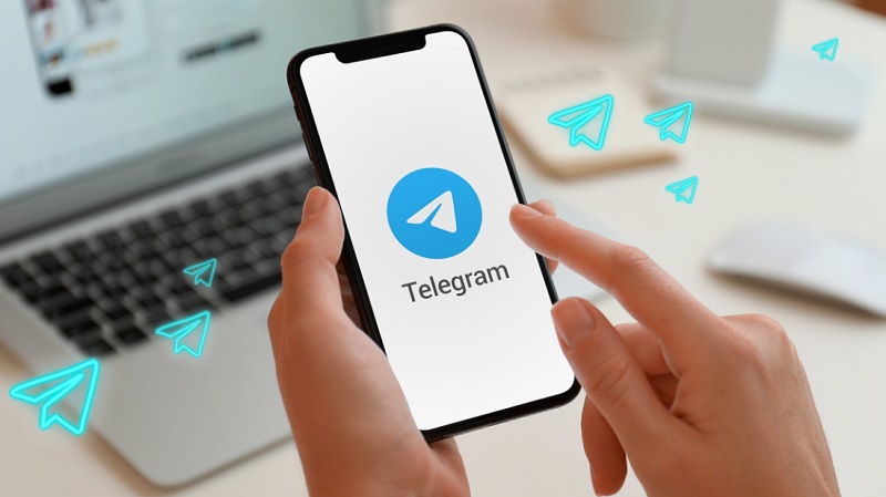 Nhắn tin với nhân viên tư vấn của Hit Club bằng ứng dụng Telegram